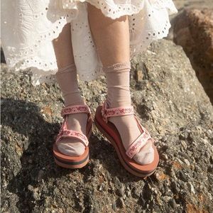 Teva x Anna Sui Flatform Universal in Lollipop pink US 6
